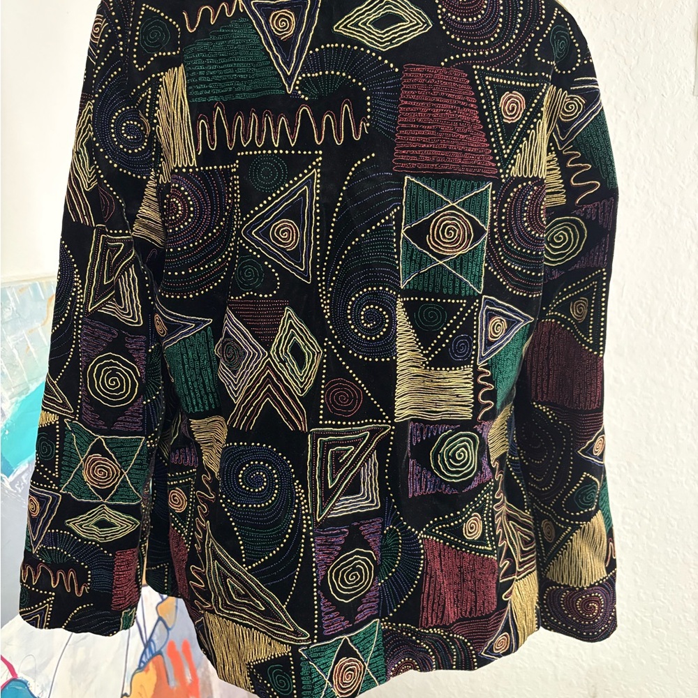 Colorful Geometric Patterned Jacket - Picture 4 of 8